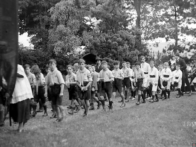 procession 1928 (10).jpg